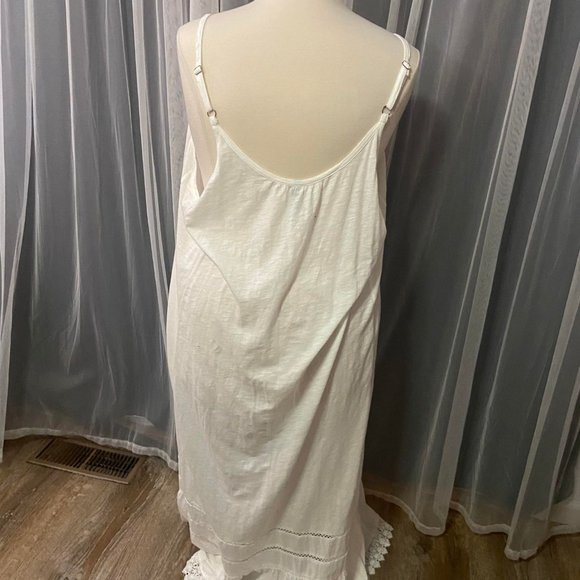 Torrid size 4 NWOT white lace trimmed sleep dress - Picture 3 of 4